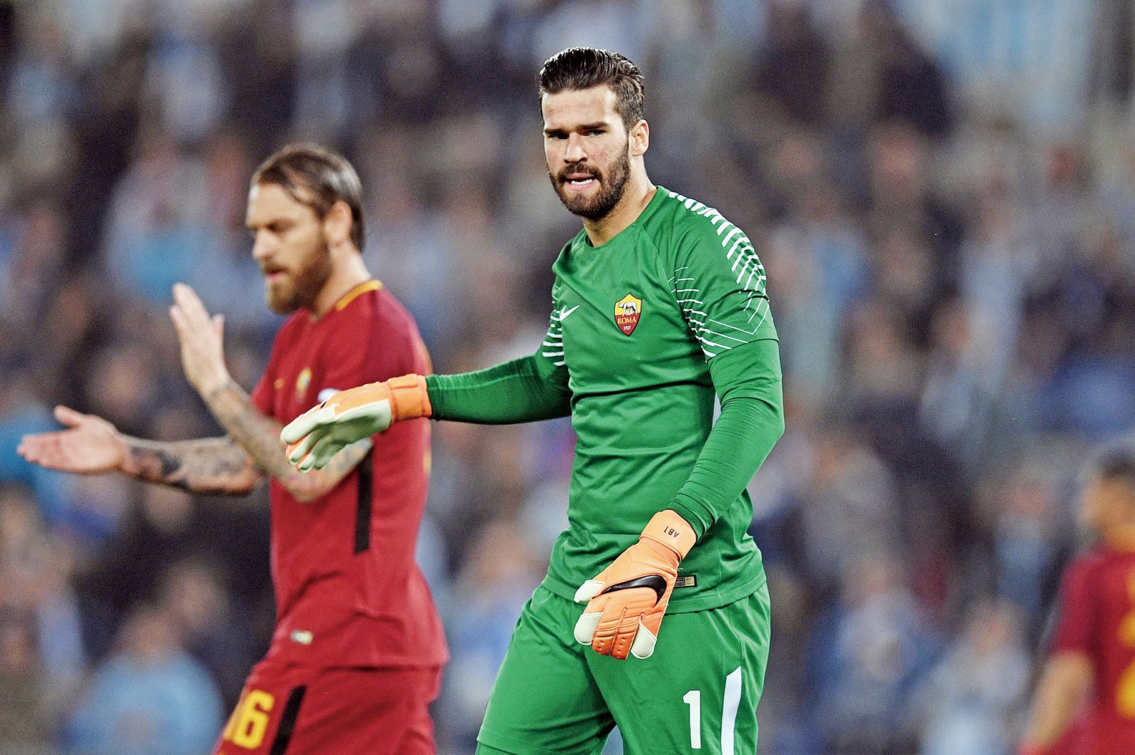 罗马诺：奥罗斯科即将加盟曼联，球员正启程前往英格兰